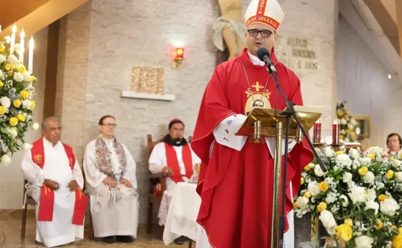 Female Anglican bishop 'concelebrates' Mass with Catholic priests