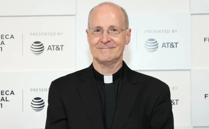 Fr. James Martin urges Catholics to celebrate LGBT ‘Pride Month’
