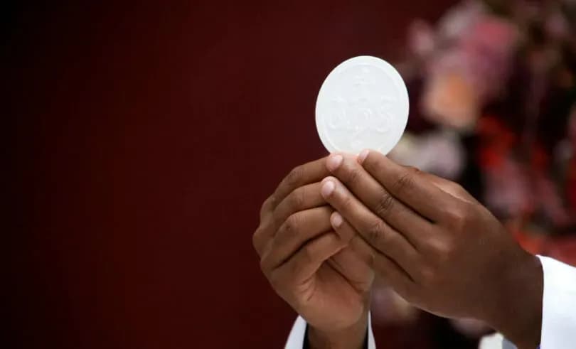 Spanish priest could face criminal charges for denying Communion to homosexual politician