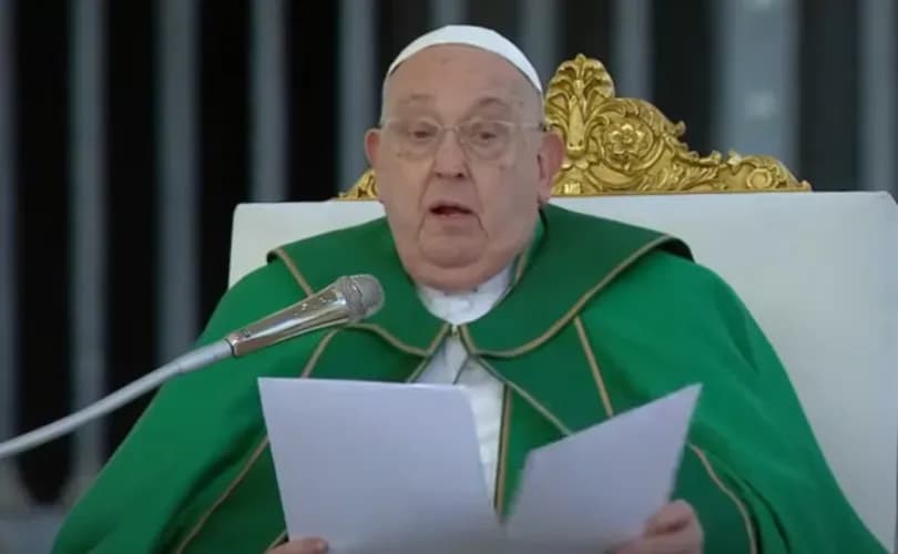 Pope Francis has double pneumonia, Vatican announces