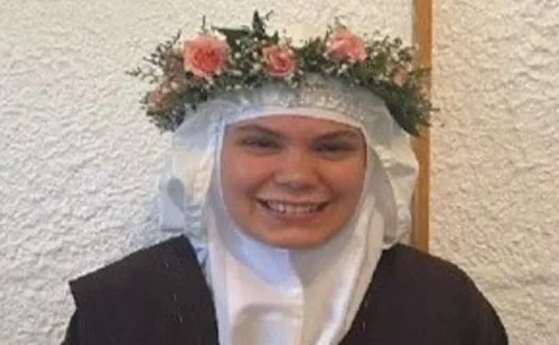 Intolerable pain forced this young woman to leave the Carmelites. Now she needs a little more help