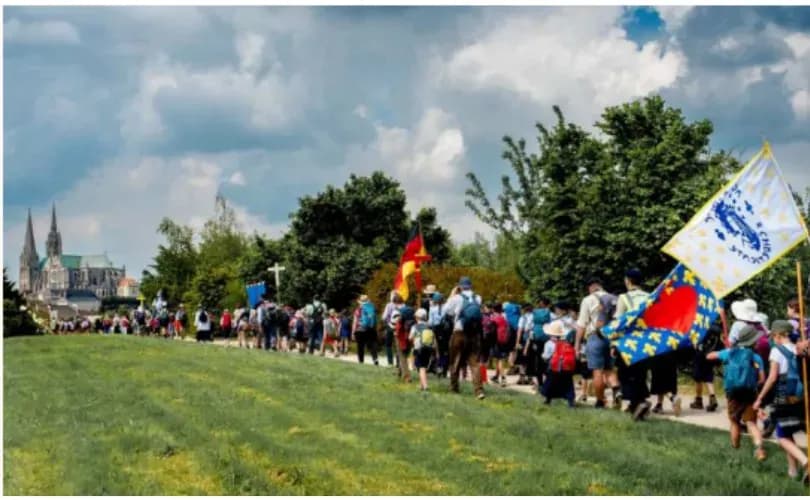 Chartres bishop tells record 20k Latin Mass devotees Pope Leo ‘prays for every pilgrim’