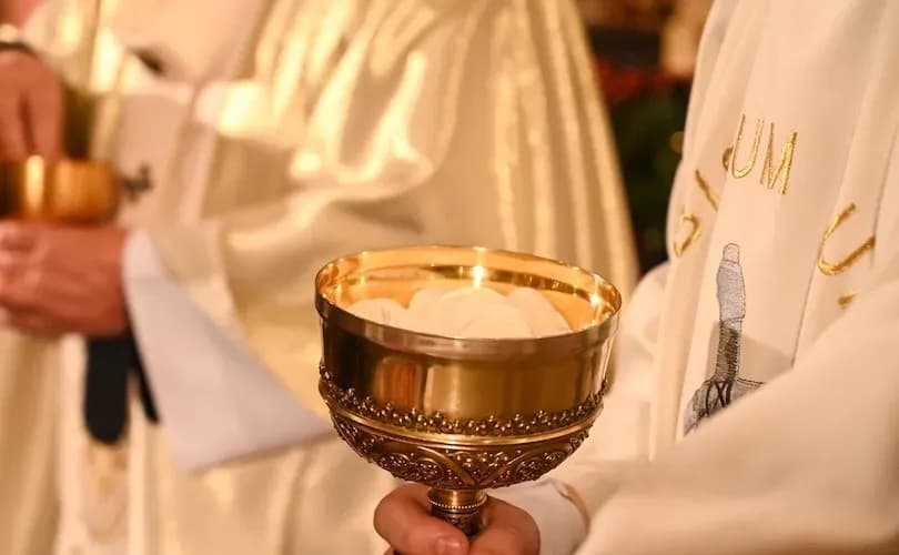 WATCH: Two priests refuse to give Communion in the hand at Vatican Palm Sunday Mass
