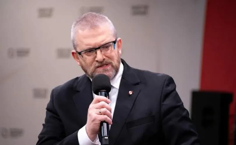 Polish politician storms hospital, attempts citizen's arrest of late-term abortionist