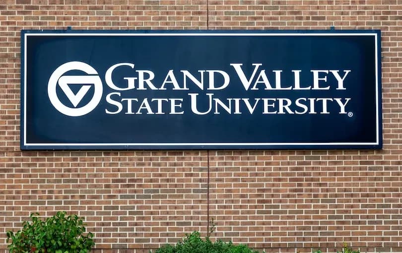 Catholics will continue with protest at university that refuses to remove image mocking Our Lady